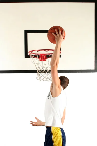 Homme jouant au basket — Photo