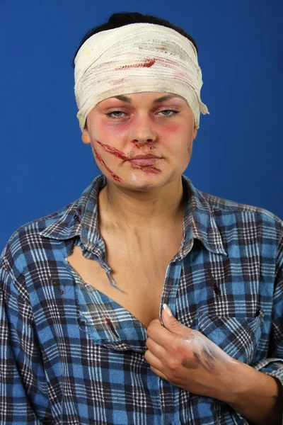 Mulher após lesão — Fotografia de Stock