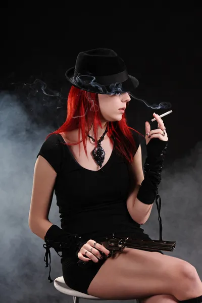 Girl smoking — Stock Photo, Image