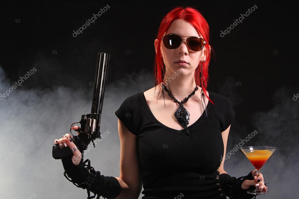 女 銃とカクテル ストック写真 C rstudio 女 銃とカクテル ストック写真 C rstudio