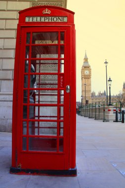 Londra telefon kulübesi
