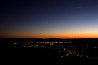 Şehirdeki günbatımı