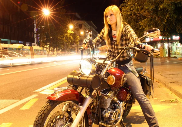 Menina na motocicleta — Fotografia de Stock