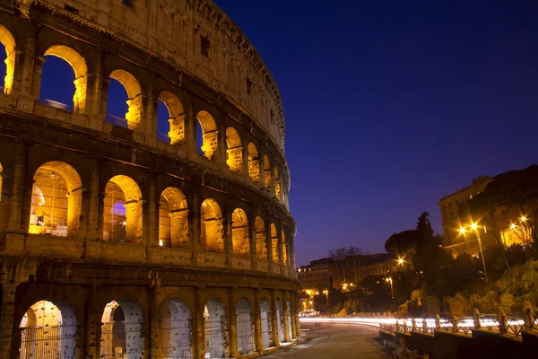 Colosseum at night — Stock Photo, Image