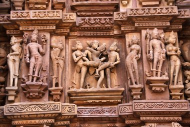 khajuraho Tapınağı üzerine heykeller