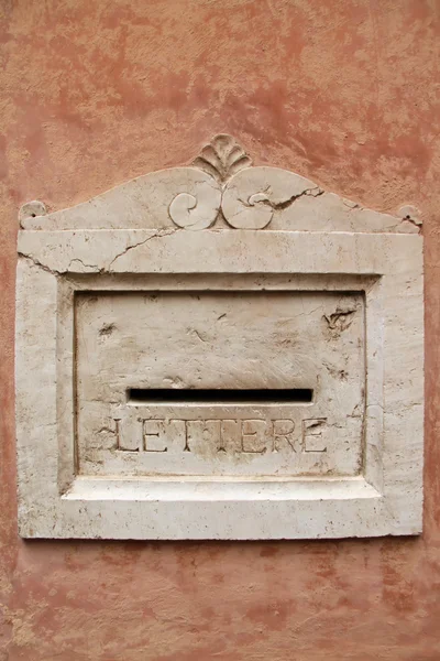 Caixa de correio decorativa em mármore — Fotografia de Stock