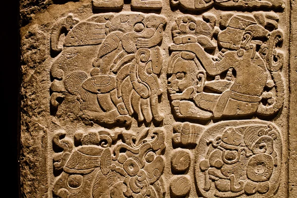 Maya-Schnitzereien an einer Wand — Stockfoto