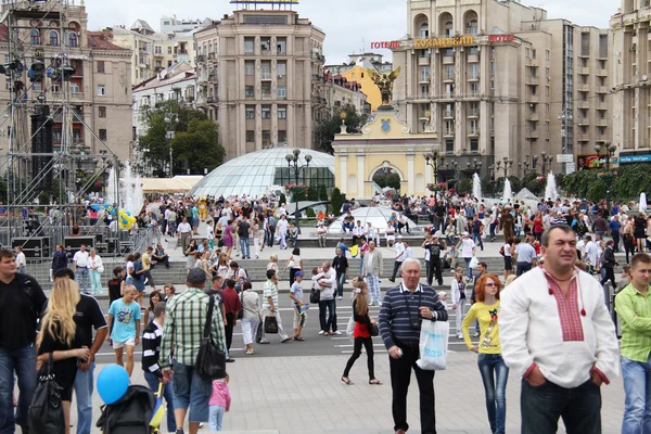 拥挤在基辅的独立广场 — 图库照片