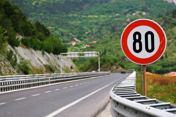 Maximumsnelheid op snelweg — Stockfoto