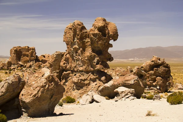 Stenen op uyuni woestijn — Stockfoto