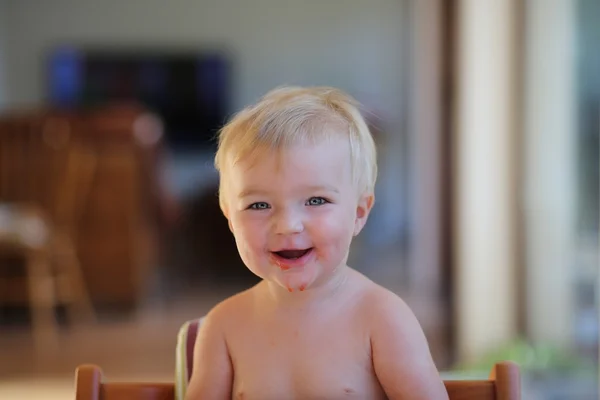 Baby after eating red fruit — Stock Photo, Image