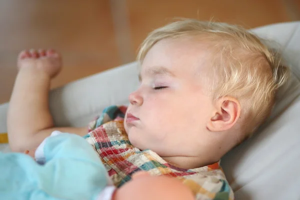 Baby girl sleeping in a bouncer — Stock Photo, Image