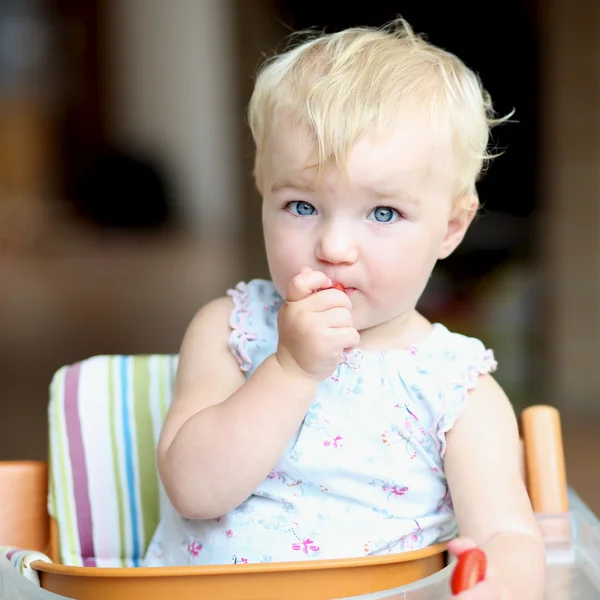 Girl biting on delicious fresh tomato — Stock Photo, Image