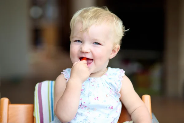 Girl biting on delicious fresh tomato — Stock Photo, Image