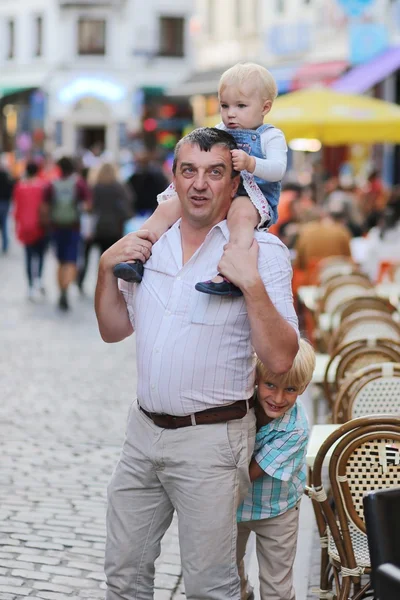 Father with  daughter on his shoulders and boy behind his back — Stock Photo, Image