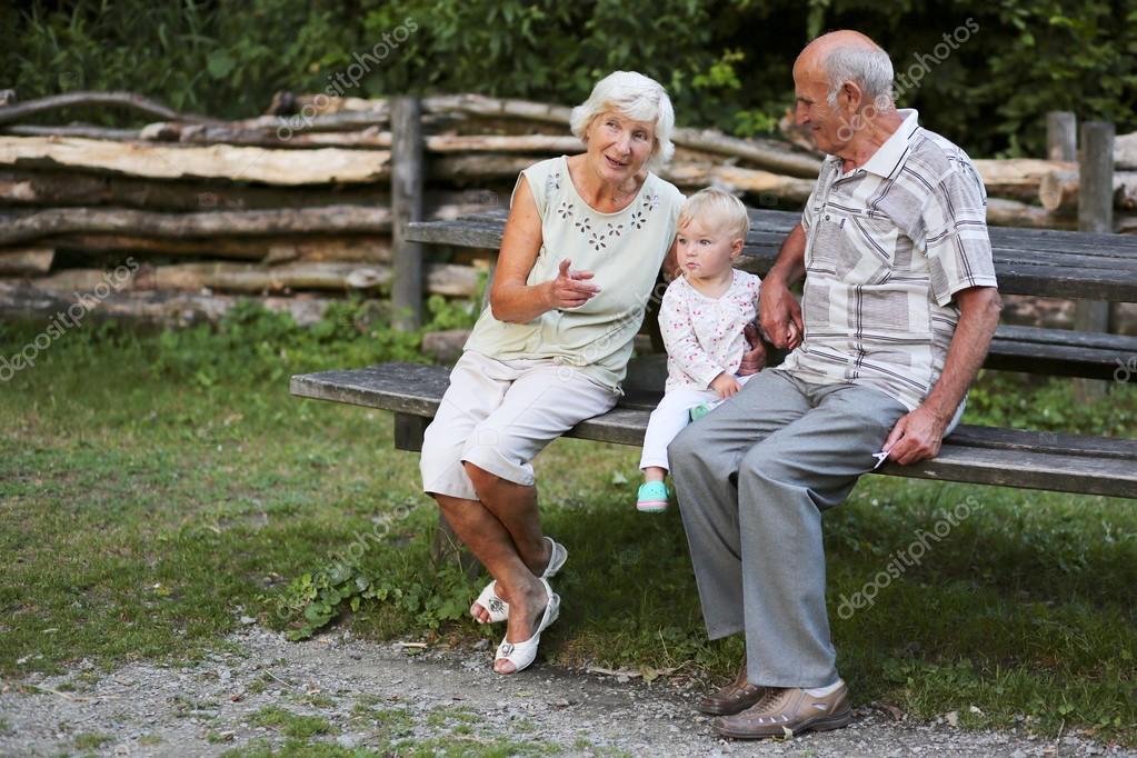 http://st.depositphotos.com/3240685/4267/i/950/depositphotos_42673759-Grandfather-and-grandmother-with-baby.jpg