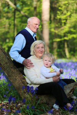 dedesi torununu orman ile