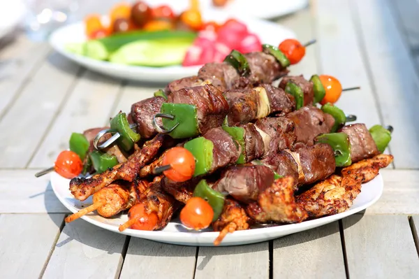 Carne grelhada com legumes — Fotografia de Stock