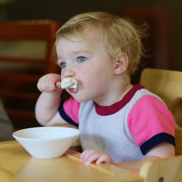 Happy little girl eating tasty ice cream — Stock Photo, Image