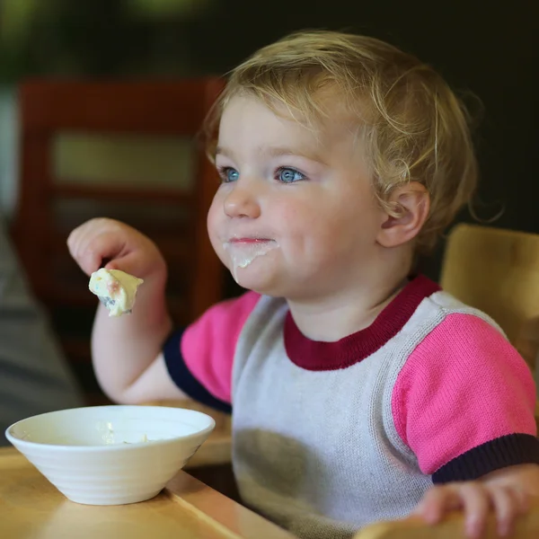 Happy little girl eating tasty ice cream — Stock Photo, Image