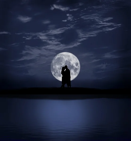 Couple at night with full moon — Stock Photo, Image