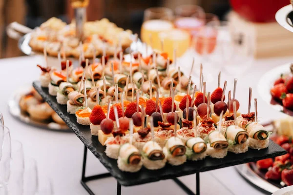 Snacks Wedding Table Fruits Meat Skewers Cheese Red Caviar Light — Foto de Stock