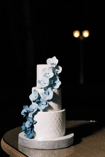 Wedding Cake Sweets Wedding Cake Black Background Three Floors White — Fotografia de Stock