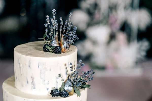 Wedding Cake Lavender Two Floors Lavender Figs Blackberries Decorated Rhinestones — Stock Photo, Image