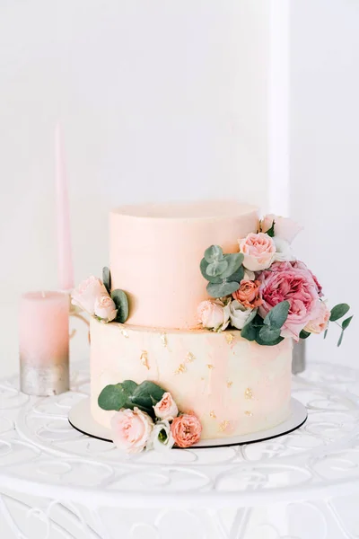 Delicate Beige Wedding Cake Decorated Delicate Pink Yellow Roses Eucalyptus — Zdjęcie stockowe