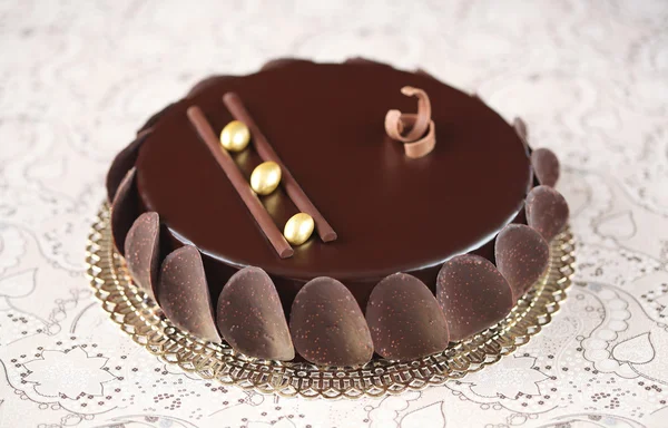 camlı çikolatalı mousse kek
