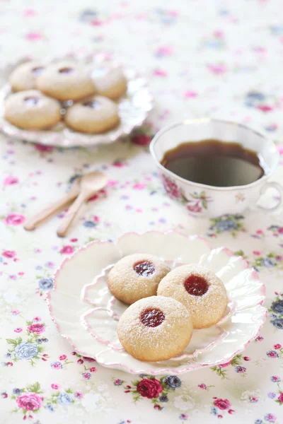 Biscotti al burro d'arachidi con marmellata — Foto Stock