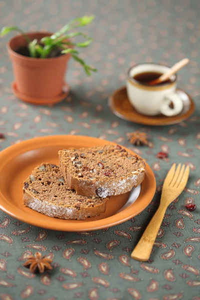 Due pezzi di miele e torta di pane speziato — Foto Stock