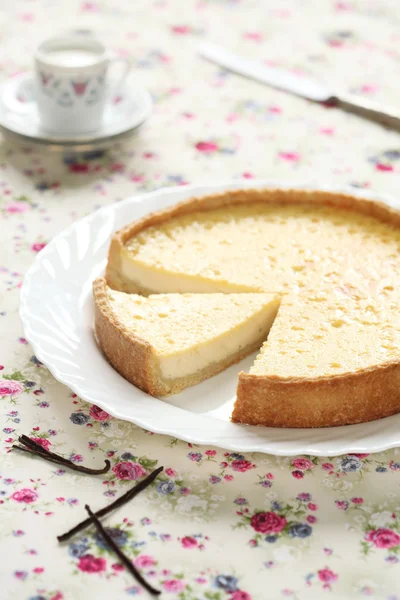 Vanilla Tart on a white plate — Stock Photo, Image