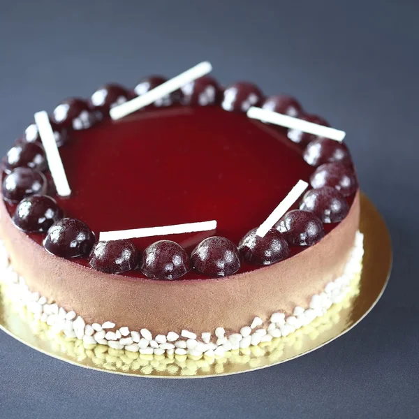 チョコレート ベリーのムース ケーキ — ストック写真