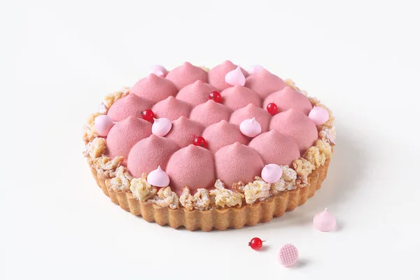 Hedendaagse Red Currant Coconut Mousse Tart Bedekt Met Robijn Chocolade — Stockfoto