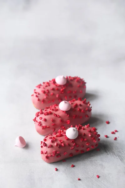 Pink Eclair Raspberry Cream Filling Covered Pink Chocolate Sprinkled Freeze 로열티 프리 스톡 이미지