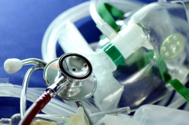 tıbbi cihazlar ve intravenöz çözüm için acil tıp.