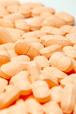 çeşitli renklerde c vitamini hapları (askorbik asit) içinde belgili tanımlık çarşı. c vitamini tabletleri artık kullanımda anti-oksidan kavramı birden fazla ortak Kesek ya iskorbüt önlemek.