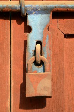 pas ahşap kapı kilidi.