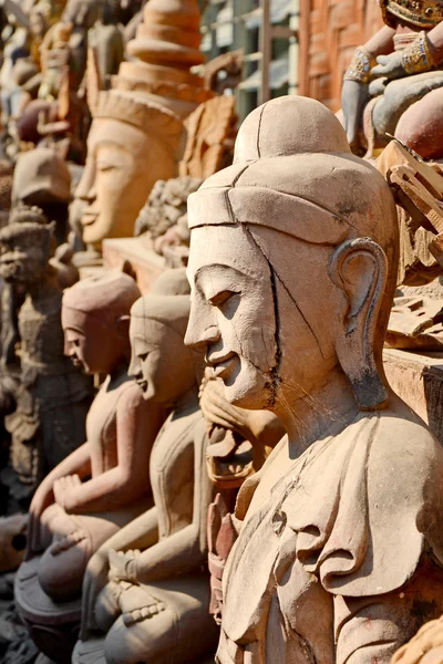 Statue de Bouddha Craved en bois de teck . — Photo