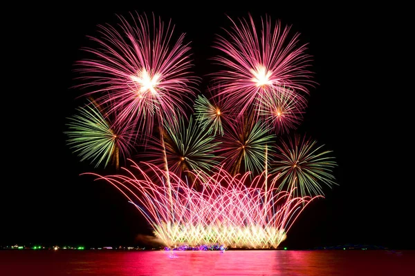 Festa Pirotecnica Dalla Riva Del Mare Colorata Festa Fuochi Artificio Foto Stock