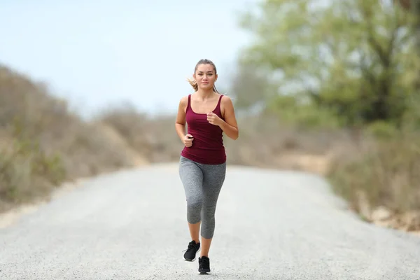 Retrato Cuerpo Completo Corredor Adolescente Corriendo Montaña — Foto de Stock