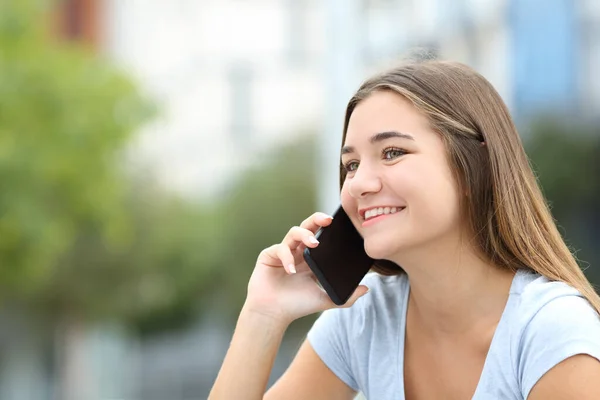 Happy Teen Talking Mobile Phone Street — Fotografia de Stock