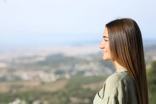 Side View Porrtait Happy Teen Contemplating Views Standing Outdoors — Photo
