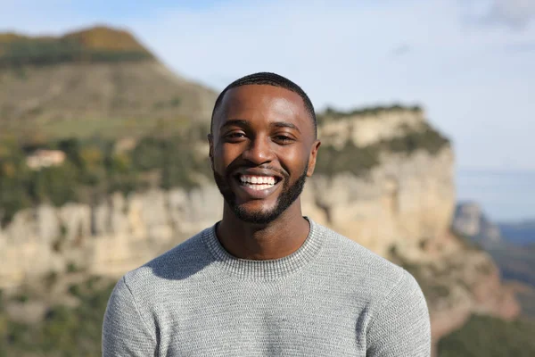 Front View Portrait Happy Man Black Skin Smiling Camera Mountain — 图库照片