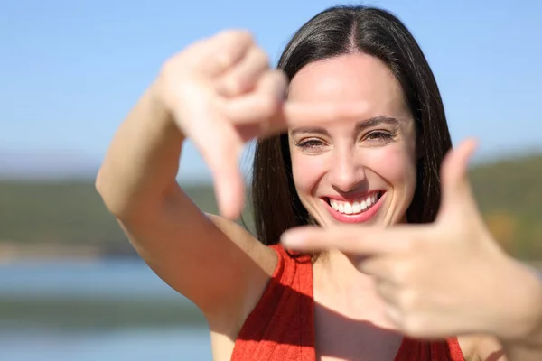 Front View Portrait Happy Woman Smiling Framing Hands Camera — Stock Photo, Image