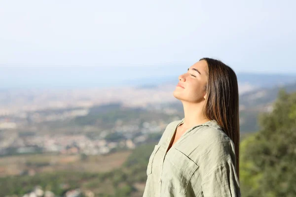 Relaxed Teen Breathing Fresh Air City Outskirts — Stock Photo, Image