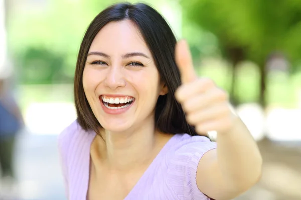 Front View Portrait Happy Asian Woman Gesturing Thumb Park — Stock Photo, Image