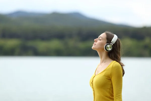 Side View Portrait Woman Meditating Listening Audio Guide Outdoors — Stock Photo, Image