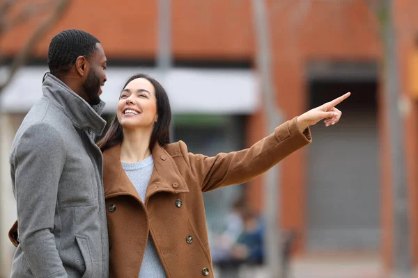 Interracial Couple Talking Pointing Walking Street Winter — Stock Photo, Image